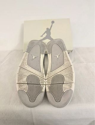 Jordan 4 Retro Gris y Blanco