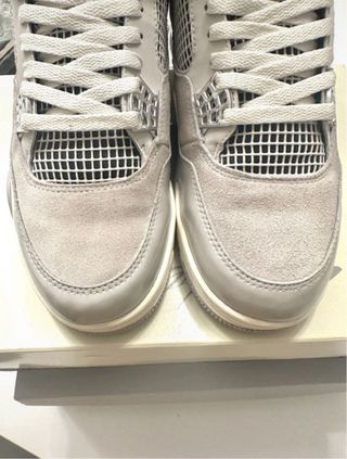 Jordan 4 Retro Gris y Blanco