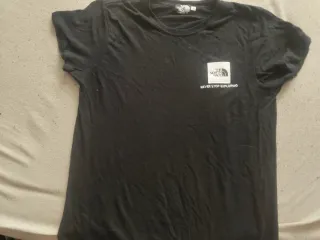 Camiseta The North Face Negra