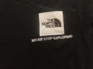 Camiseta The North Face Negra