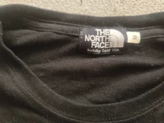 Camiseta The North Face Negra