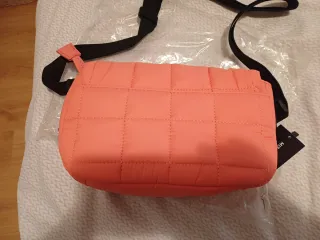 Bolso Misako coral acolchado