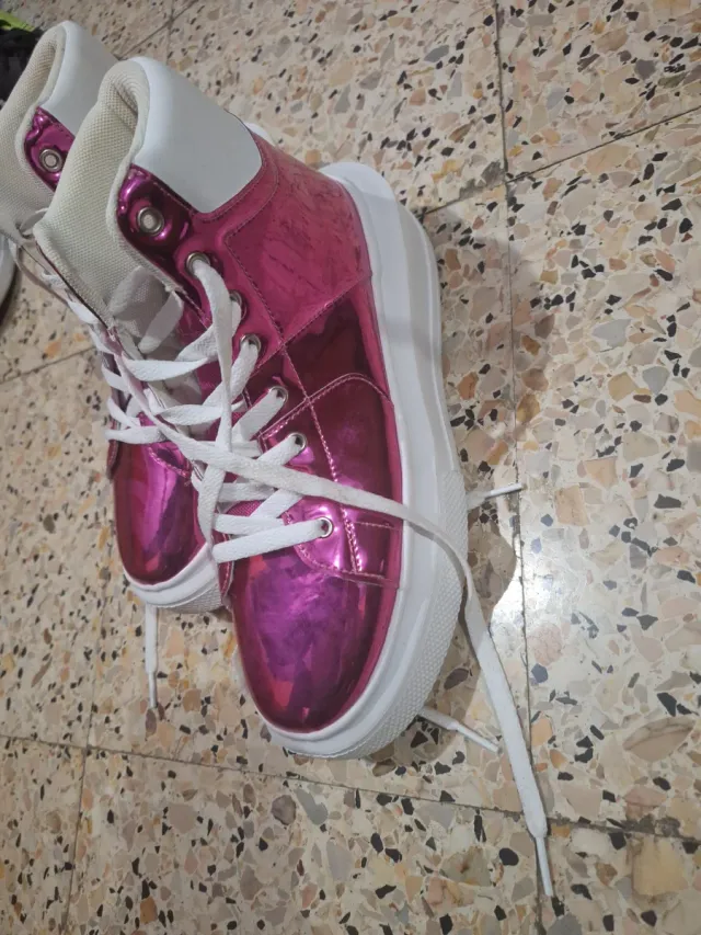 Botas rosas brillantes