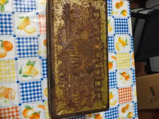 Caja metálica antigua Herramientas