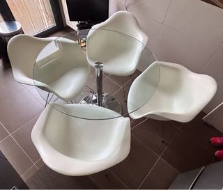 Mesa cristal 1m con 4 butacas