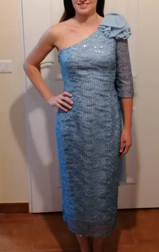 Vestido de fiesta plateado y azul