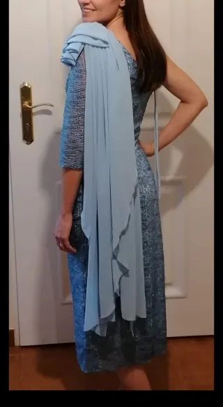 Vestido de fiesta plateado y azul