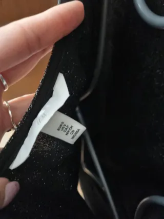 Vestido negro brillante manga larga