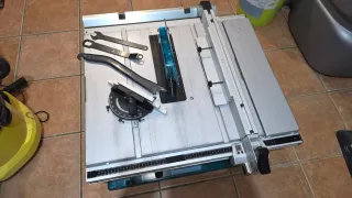 Sierra de mesa Makita 2704