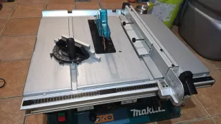 Sierra de mesa Makita 2704