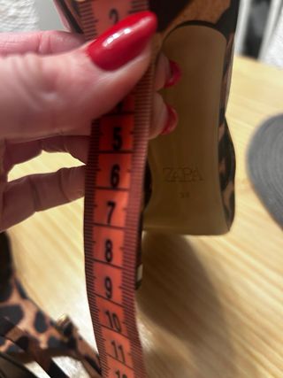 Zapatos de tacón Zara estampado leopardo T39