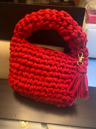 Bolso rojo crochet con borla