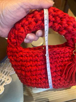Bolso rojo crochet con borla