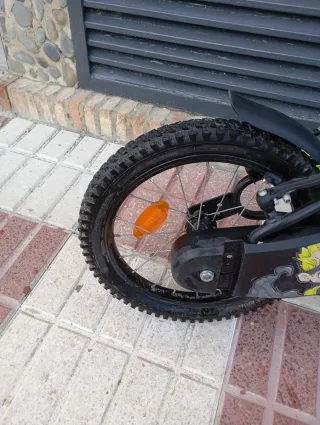 Bicicleta infantil BTWIN negra y verde