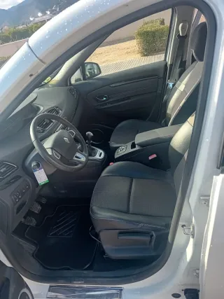 Renault Grand Scenic 2012