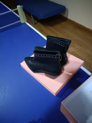 Botines Alma en Pena negros con tachuelas