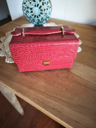 Joyero de viaje con acabado cocodrilo