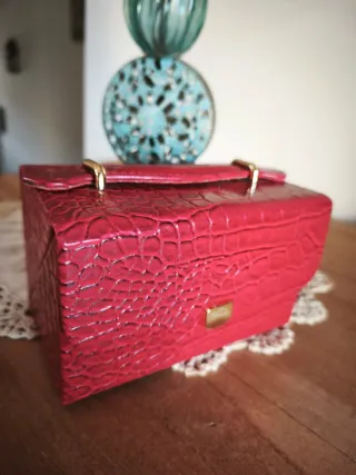 Joyero de viaje con acabado cocodrilo