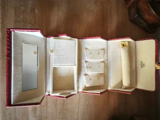 Joyero de viaje con acabado cocodrilo