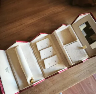 Joyero de viaje con acabado cocodrilo