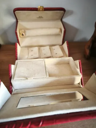 Joyero de viaje con acabado cocodrilo