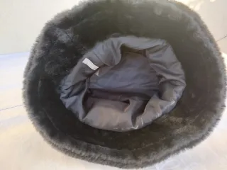 Cappello pescatore nero in pelliccia sintetica