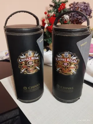 2 Contenitori per Bottiglie di Whisky Chivas Regal 12