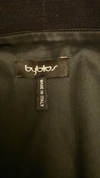 Cappottino nero con dettagli