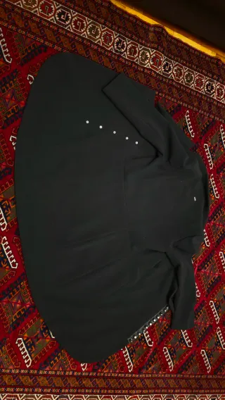 Cappottino nero con dettagli