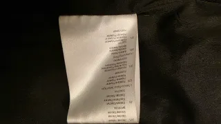 Cappottino nero con dettagli