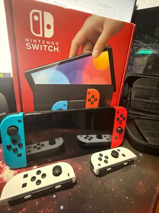 Nintendo Switch OLED + Scatola + 2 Controller