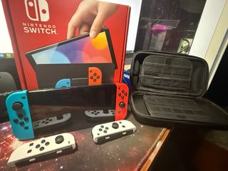 Nintendo Switch OLED + Scatola + 2 Controller