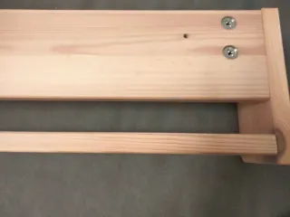 Estantería de madera Ikea para colgar