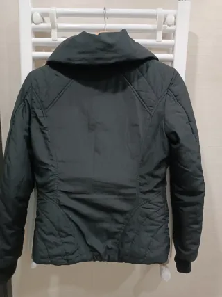 Parka acolchada mujer negra