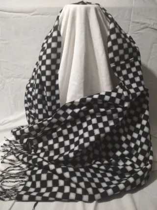 Sciarpa a scacchi bianco e nero