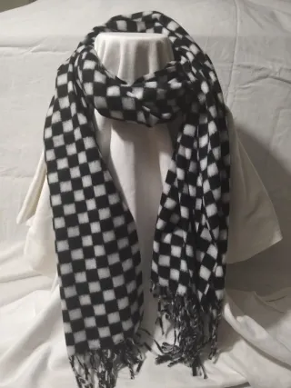 Sciarpa a scacchi bianco e nero