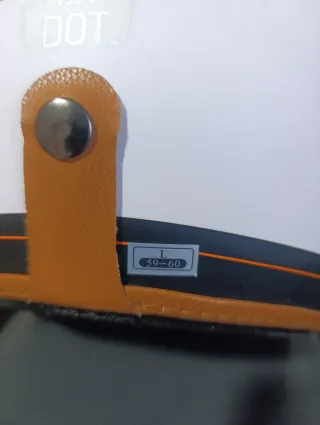 Casco Vintage Blanco con Visera y gafas de sol