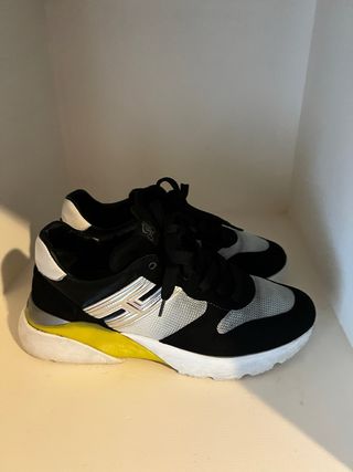 Zapatillas Hogan Negras y Plateadas