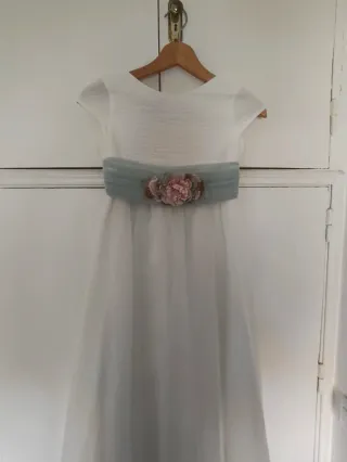 Vestido de comunión blanco con fajín verde agua
