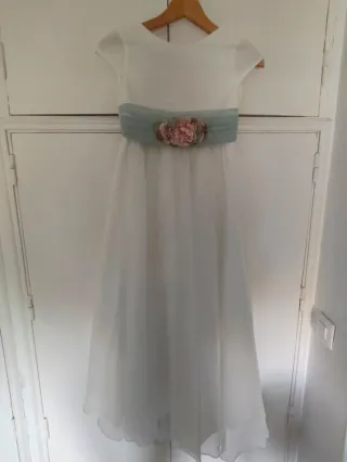 Vestido de comunión blanco con fajín verde agua