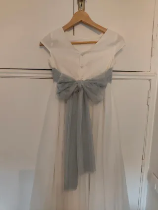 Vestido de comunión blanco con fajín verde agua
