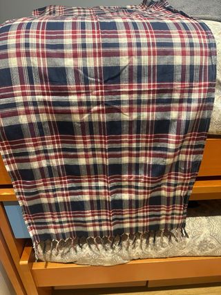 Bufanda Tommy Hilfiger cuadros azul y rojo