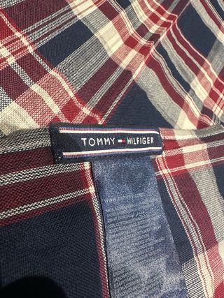 Bufanda Tommy Hilfiger cuadros azul y rojo
