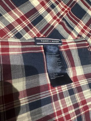 Bufanda Tommy Hilfiger cuadros azul y rojo