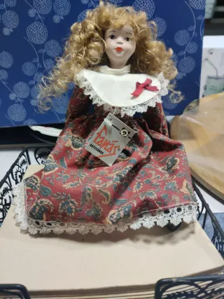 Muñeca de porcelana vintage