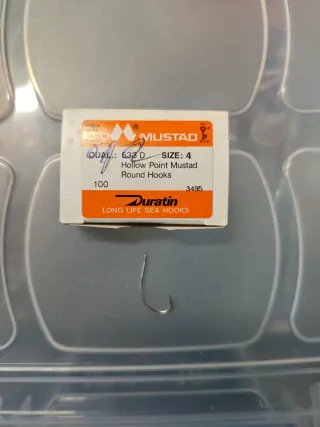 Caja de Anzuelos Mustad red 533 D no4