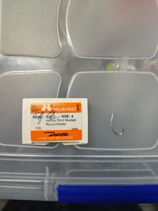 Caja de Anzuelos Mustad red 533 D no4