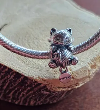 Charm Gato con Ovillo de Lana