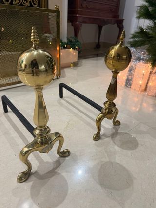 Pantalla y morillos de latón para chimenea