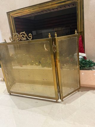Pantalla y morillos de latón para chimenea